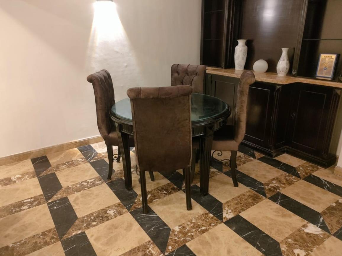 Tohfa Luxury Апартаменти *