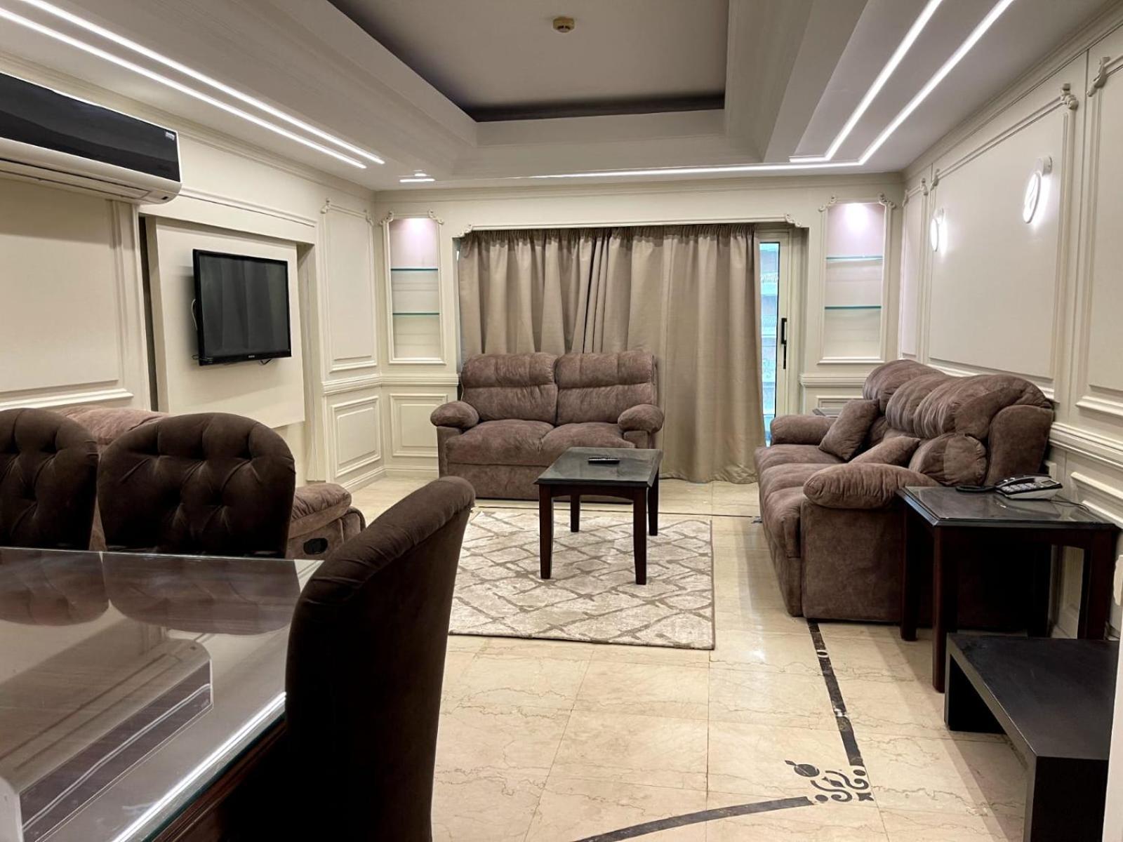 Апартаменти Tohfa Luxury *
